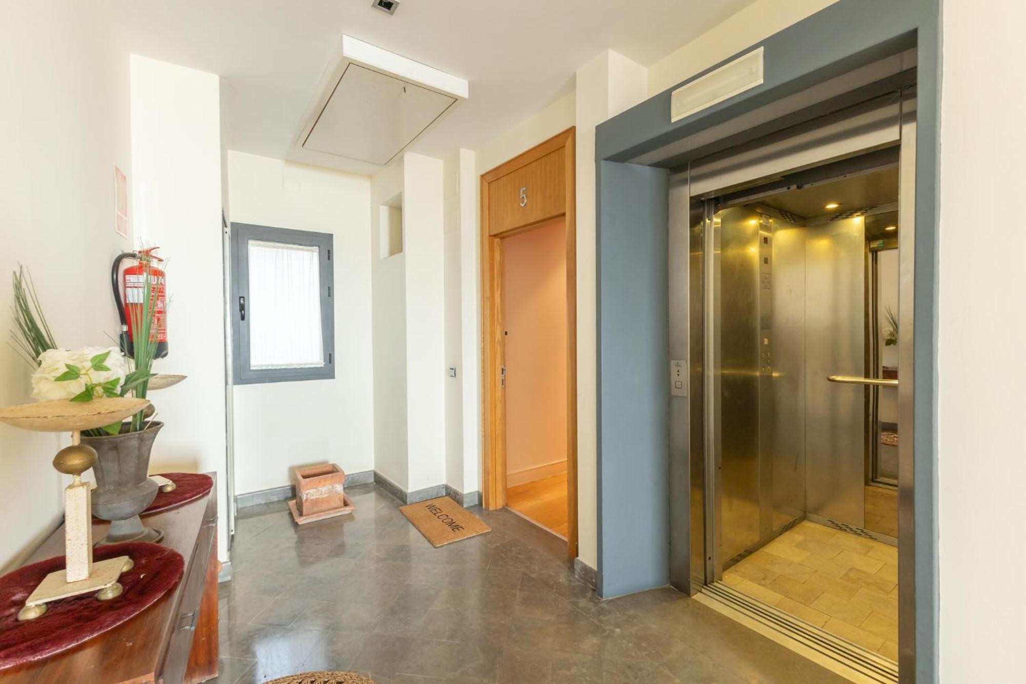 La Maestranza Charming One Or Two Bedrooms Apartments By Ocityzen Seville Ngoại thất bức ảnh